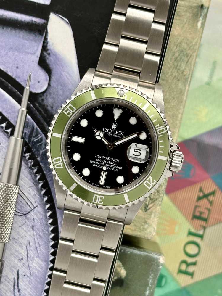 Current image for Rolex Submariner "Flat Four" 16610LV Black 2004 with original box and papers