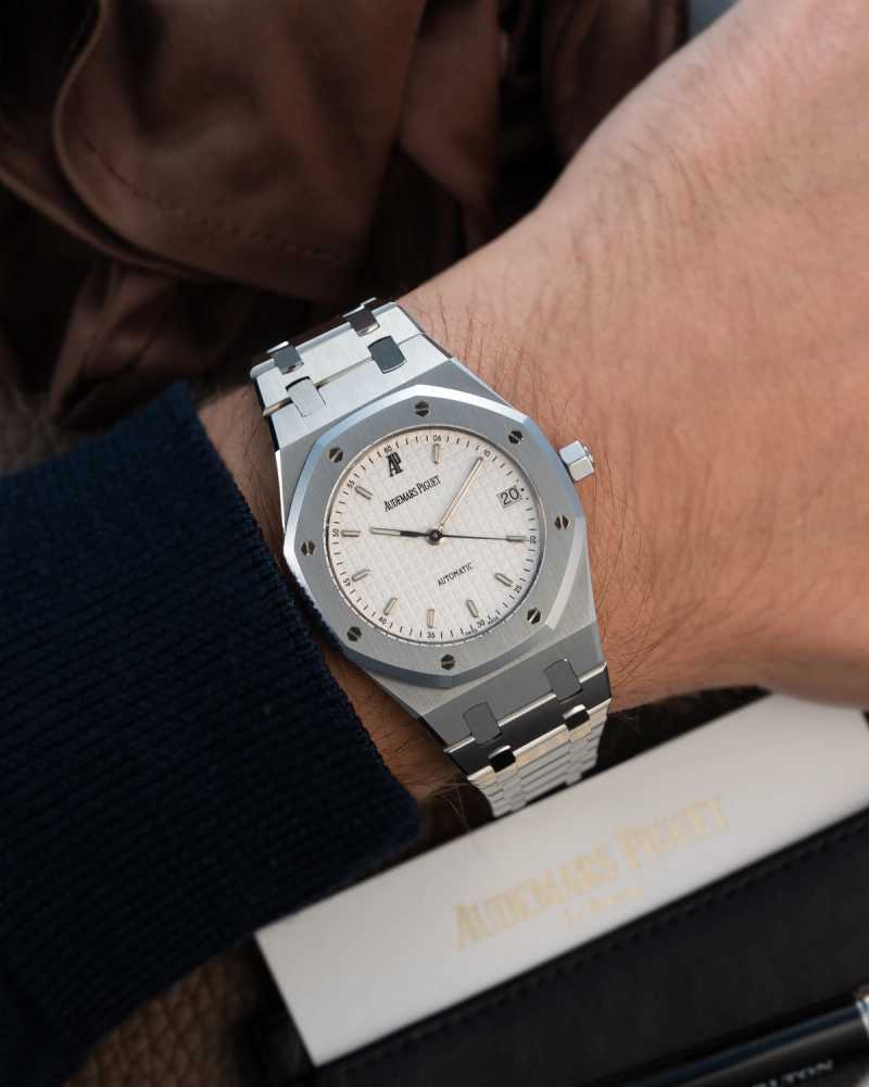 Wrist shot image for Audemars Piguet Royal Oak 14790 White 2003 with original box and papers