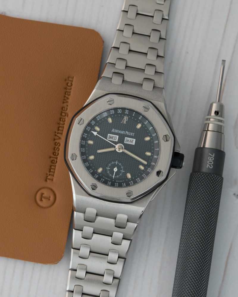 Featured image for Audemars Piguet Royal Oak "Offshore" 25807ST Grey +/- 1998 with original box and papers
