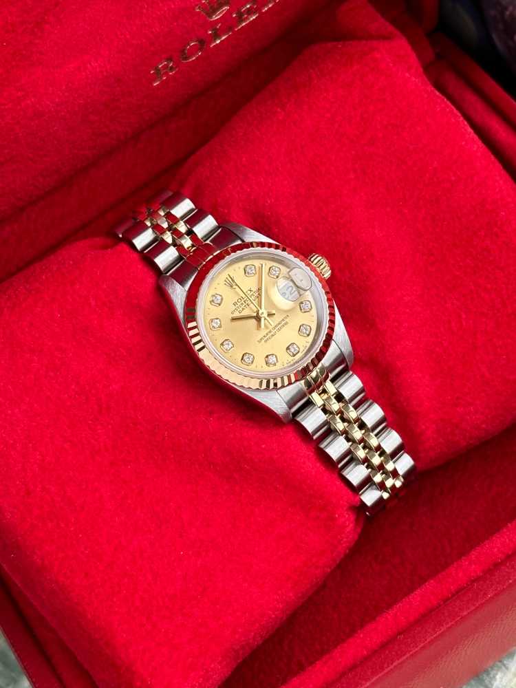 Wrist shot image for Rolex Lady-Datejust "Diamond" 69173G Gold 1995 with original box and papers 2