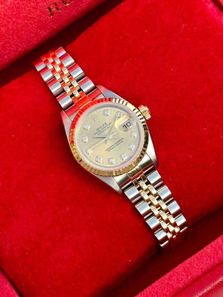 Wrist shot image for Rolex Lady-Datejust "Diamond" 79173G Gold 2000 with original box and papers 3