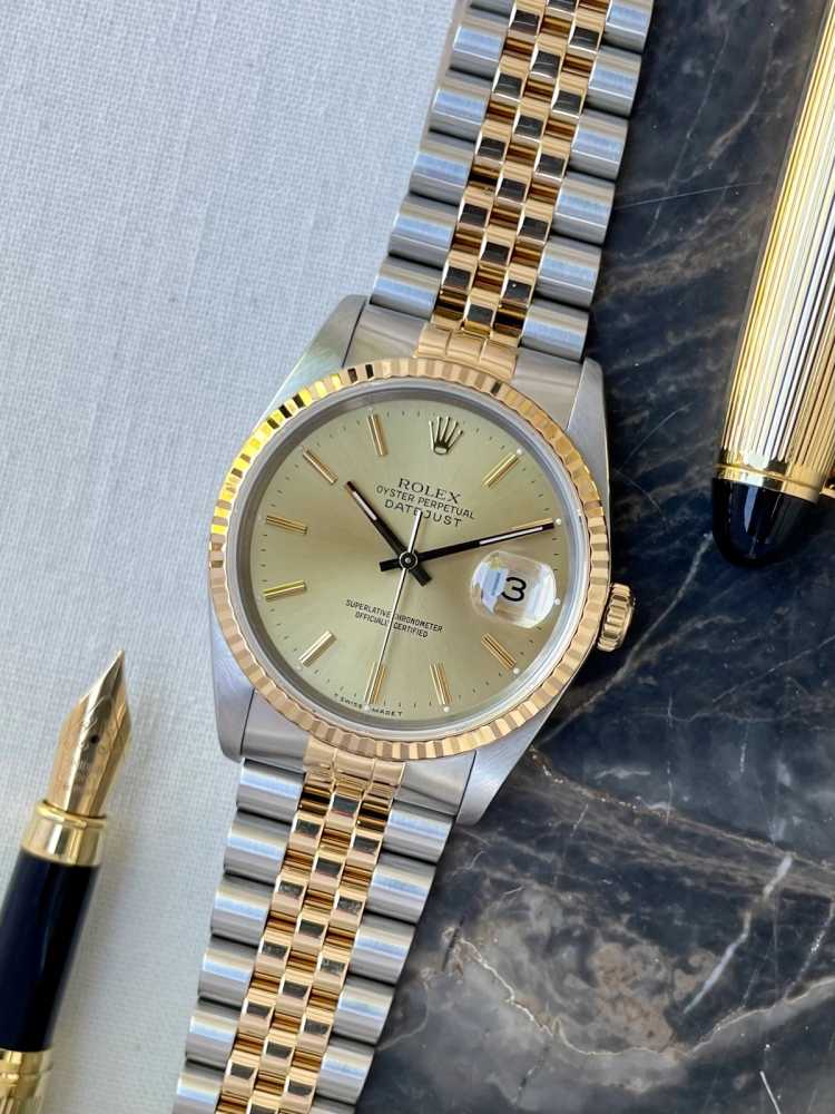 Featured image for Rolex Datejust 16233 Gold 1989 with original box and papers