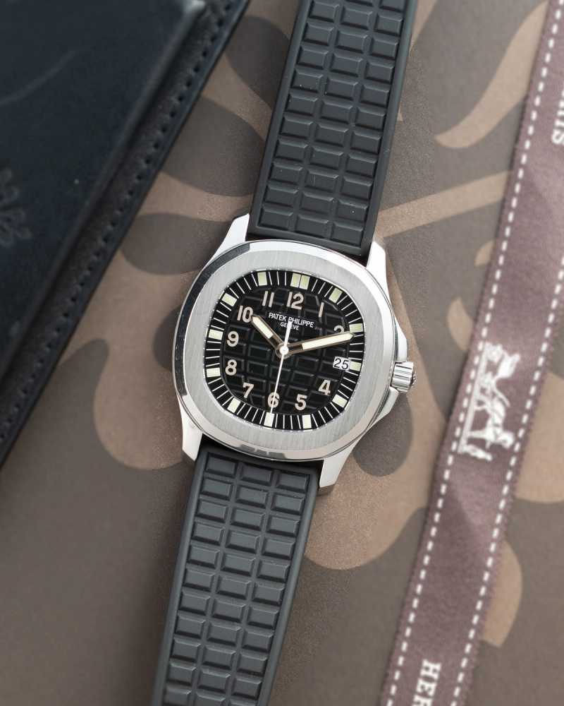 Featured image for Patek Philippe Aquanaut "Patek Service" 5064 Black 2007 with original box and papers
