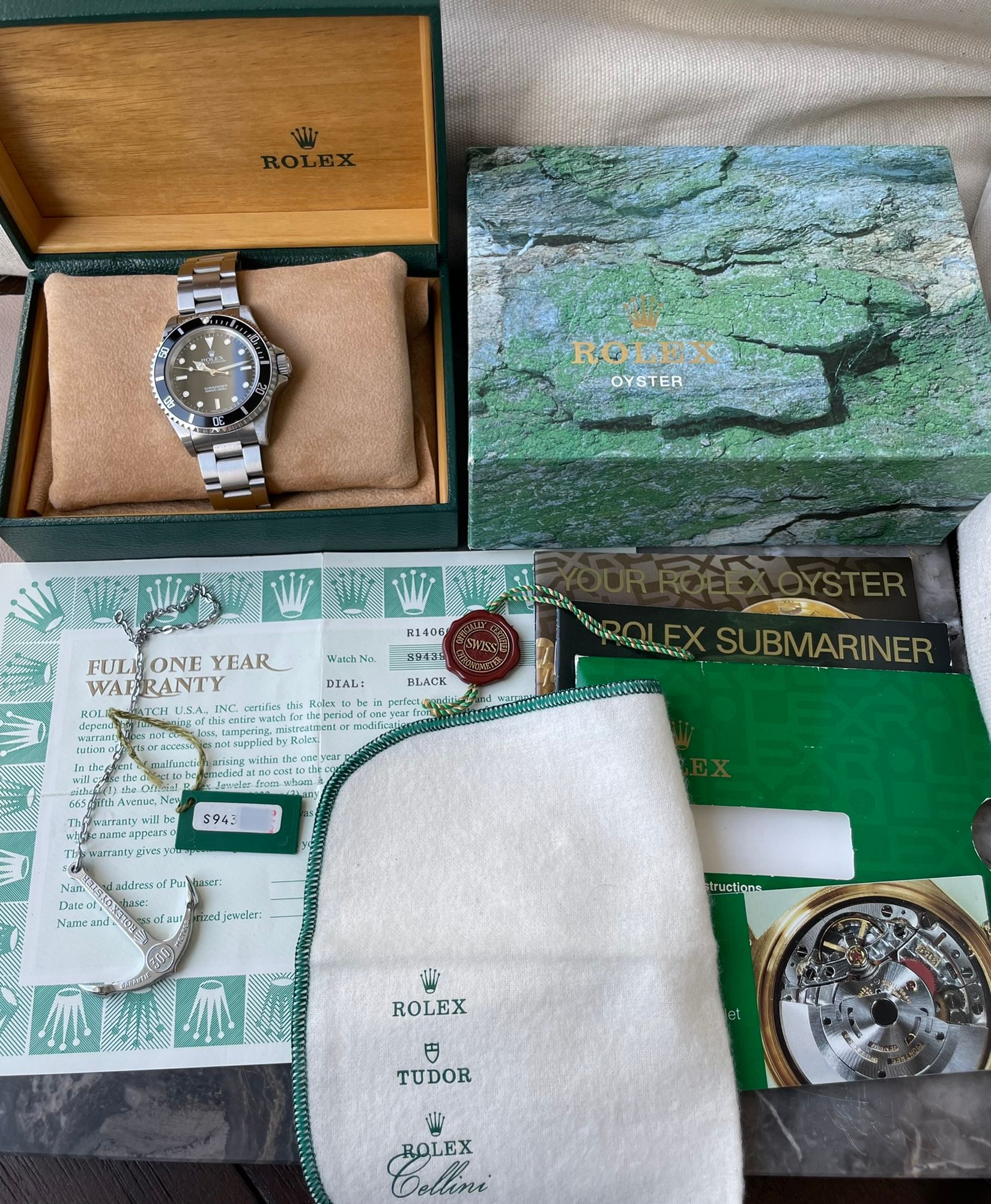 Rolex Submariner 14060 Black 1994 with original box and papers