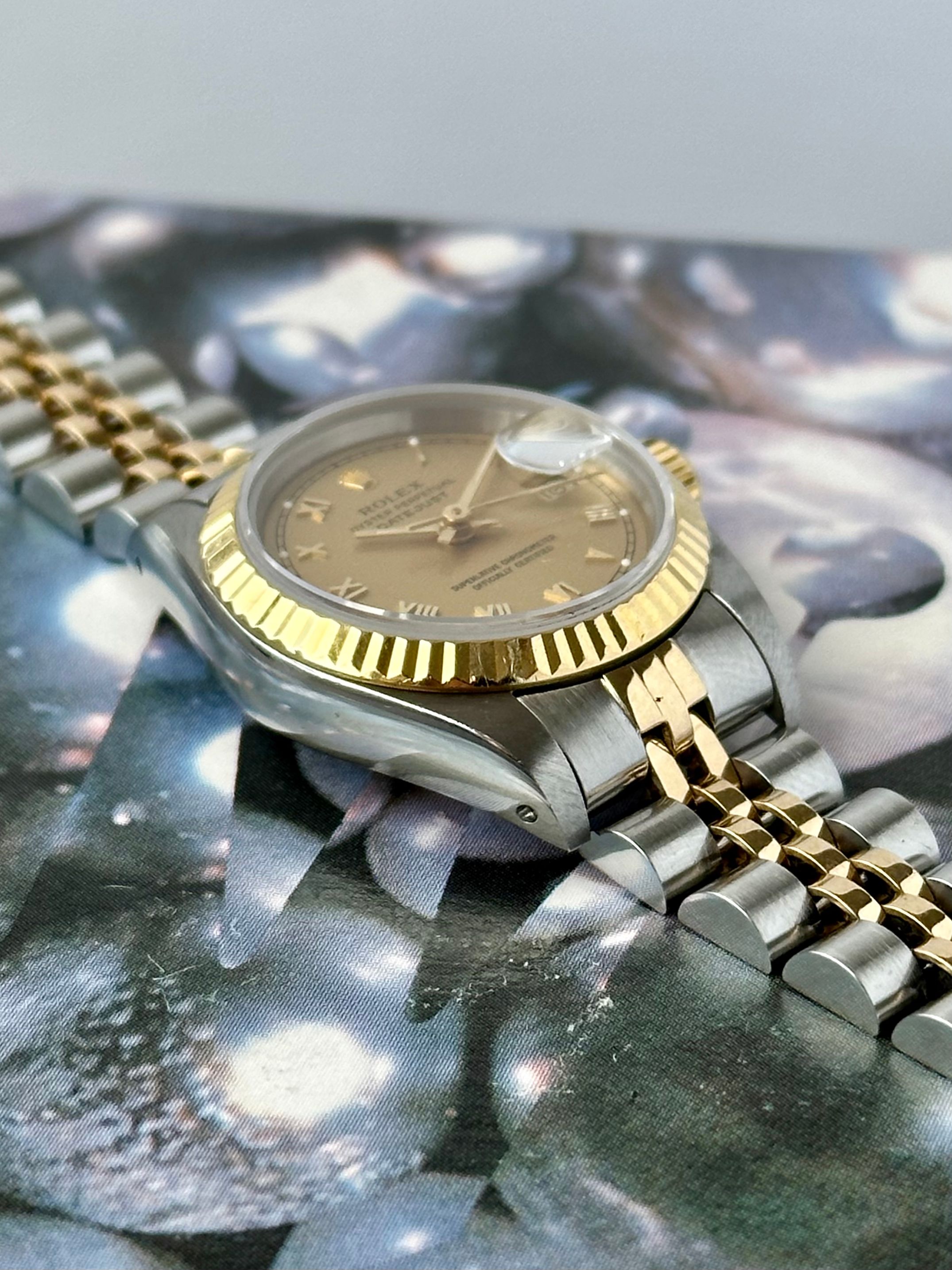 Gold hotsell lady datejust