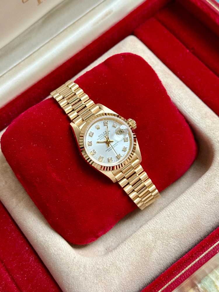 Wrist shot image for Rolex Lady-Datejust "Diamond" 69178 Silver 1989 with original box and papers