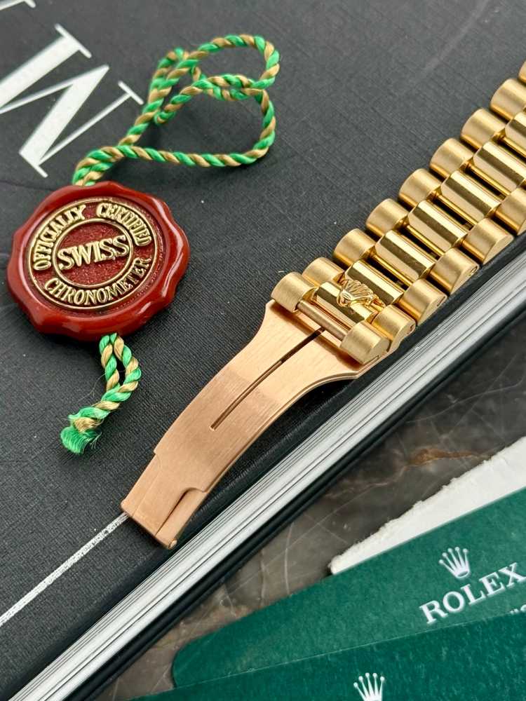 Image for Rolex Day-Date "Diamond" 18238 Gold 1995 with original box and papers