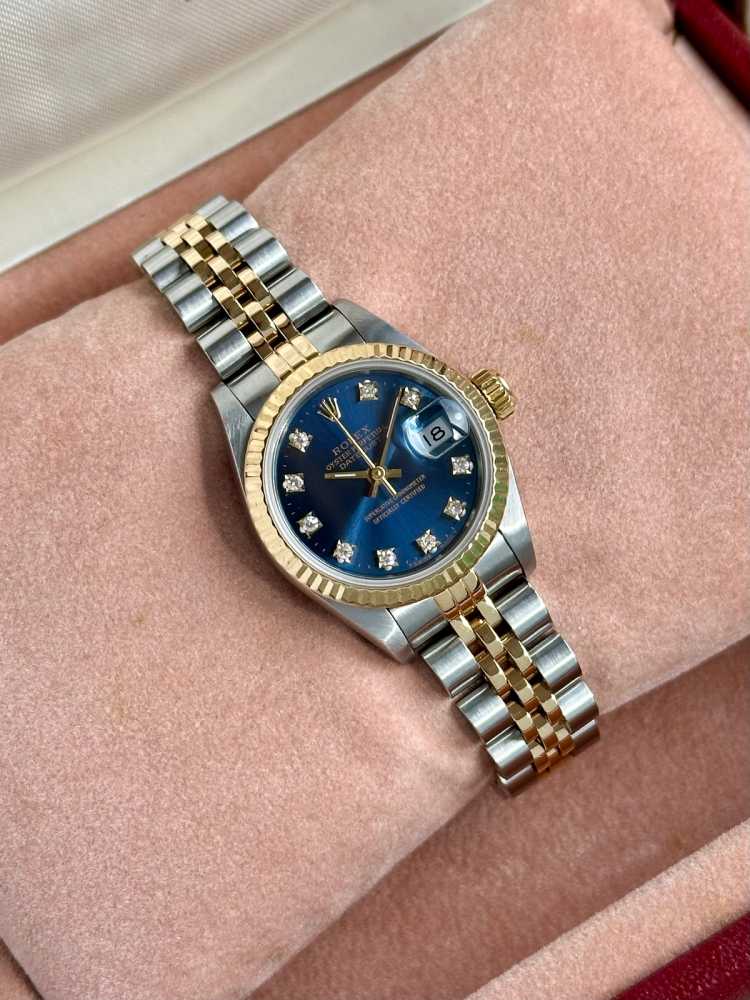 Wrist image for Rolex Lady-Datejust "Diamond" 69173 G Blue 1993 with original box and papers
