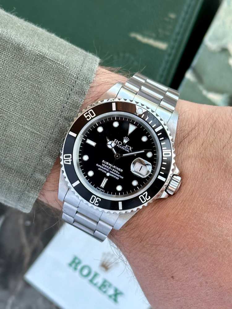 Detail image for Rolex Submariner "Swiss" 16610 Black 1997 with original box and papers