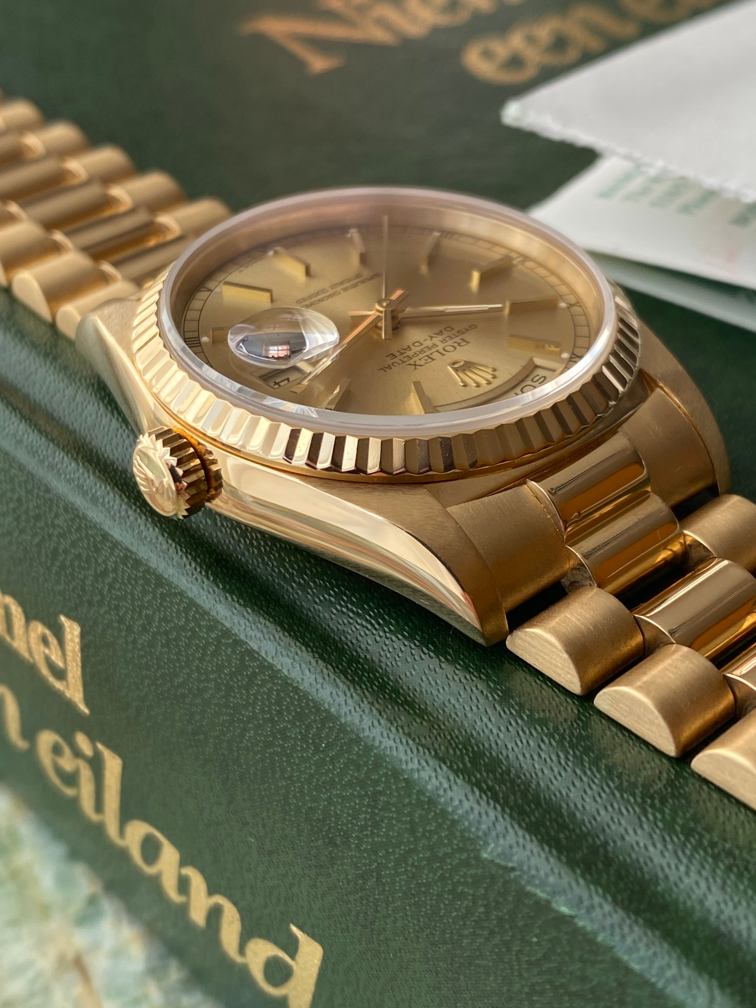 Rolex Day-Date 18238 Gold 1995 with original box and papers
