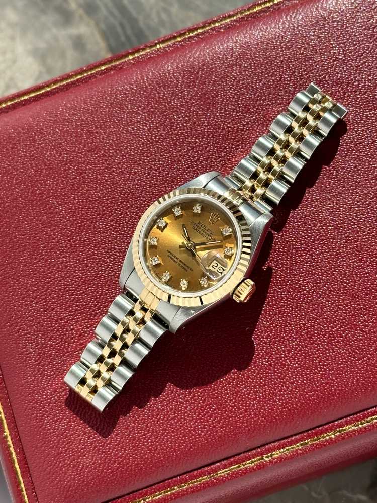 Wrist shot image for Rolex Lady-Datejust "Diamond" 69173G Gold 1991 with original box and papers 4