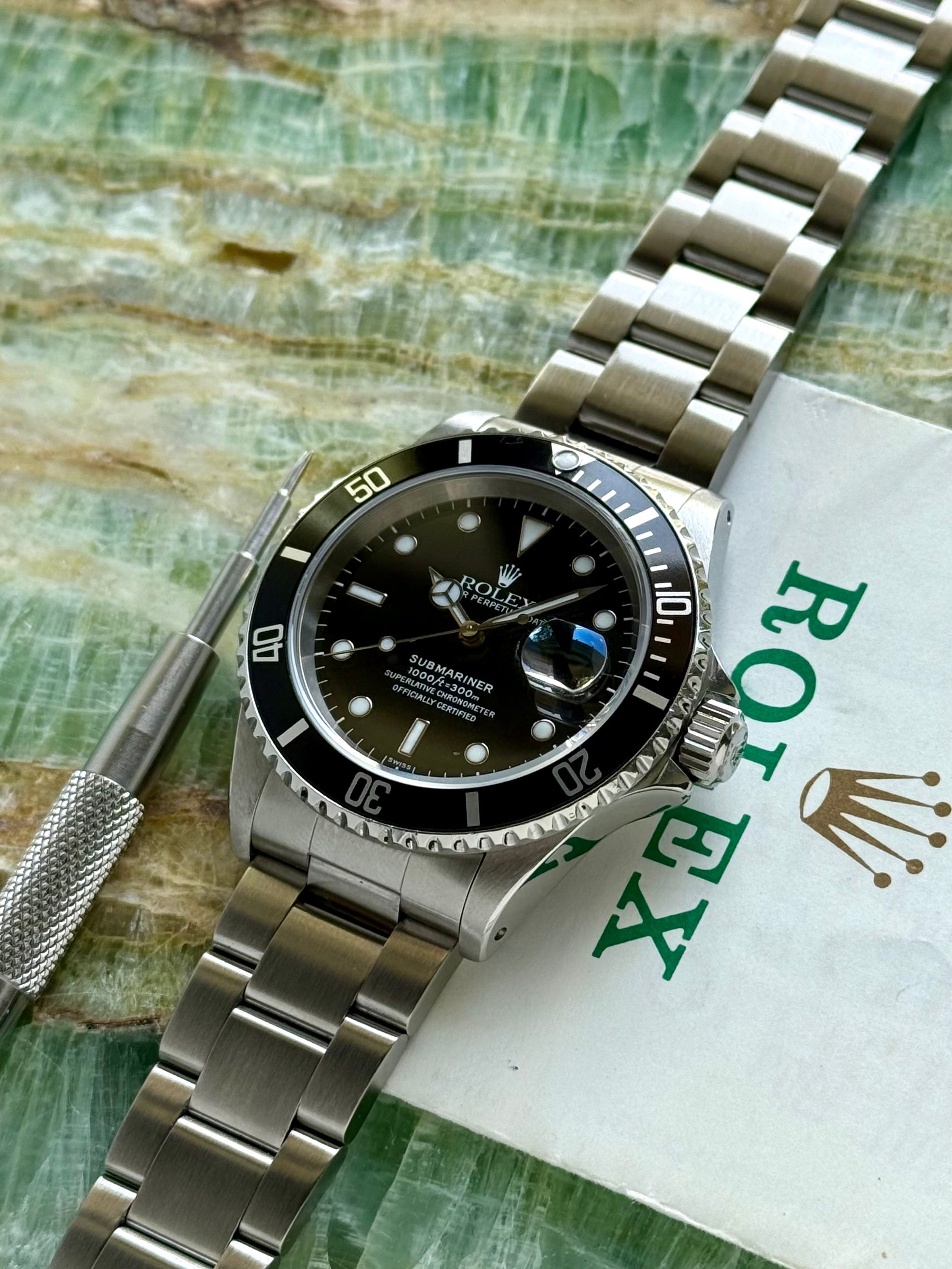 Rolex Submariner 16610 Black 1999 with original box and papers 3