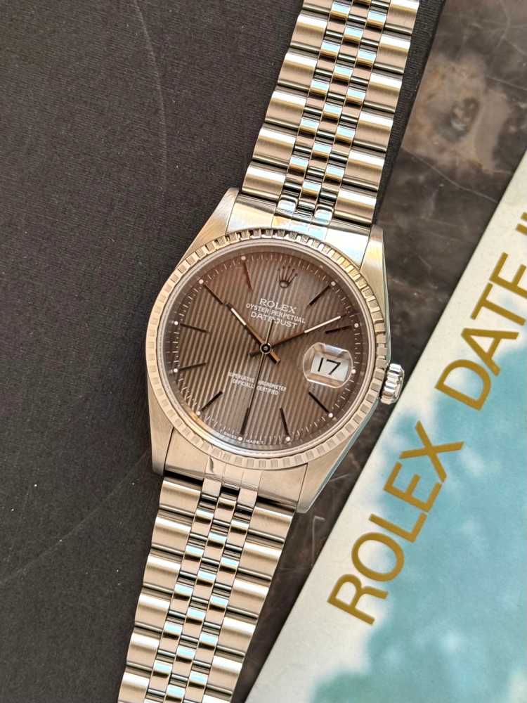 Featured image for Rolex Datejust "Tapestry" 16220 Grey 1999 with original box and papers