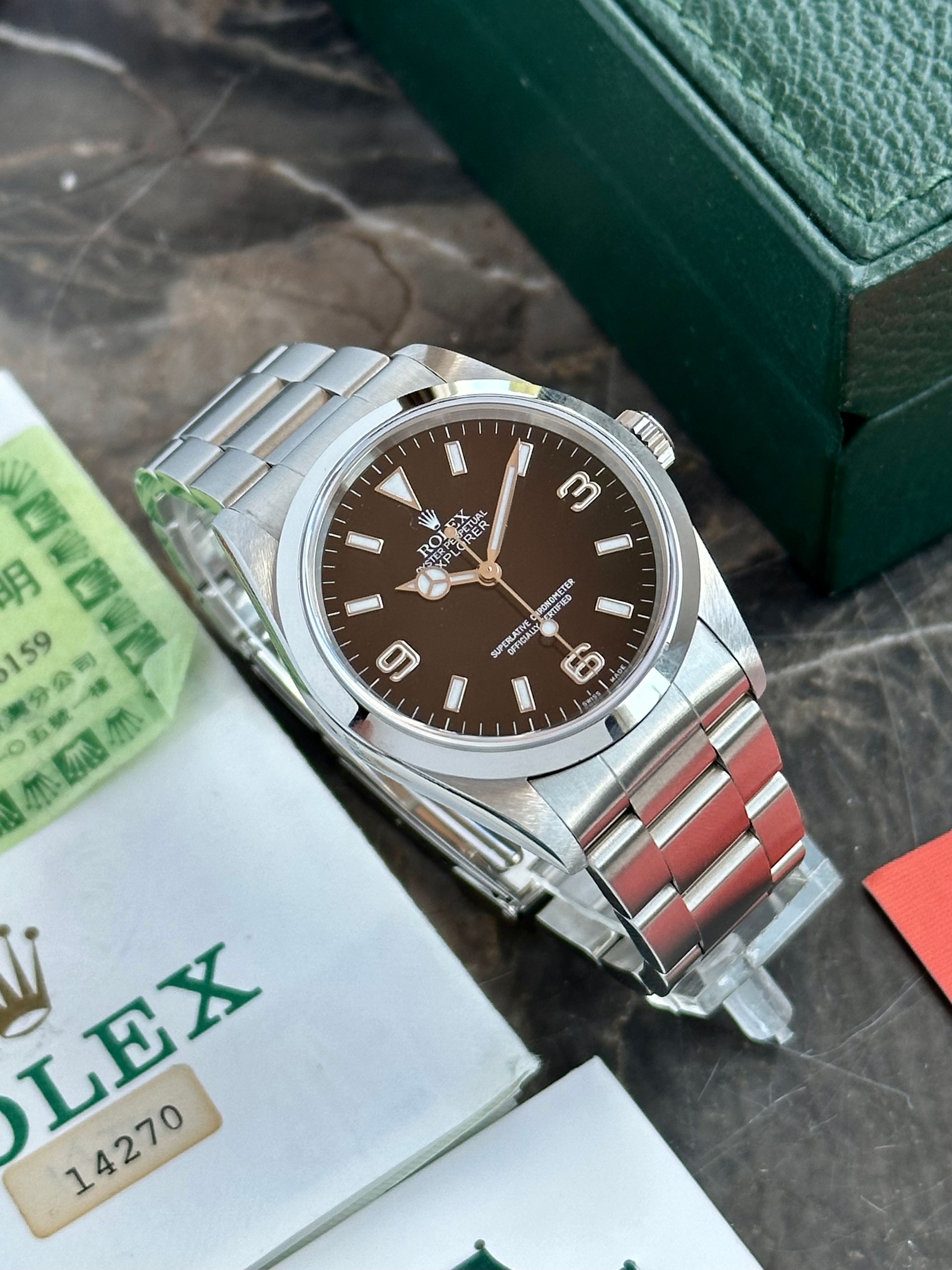 セールROLEX EXPLORER 14270最終2000年箱と付属品 Rolex Explorer 1 14270 Black 2000 with original box and papers