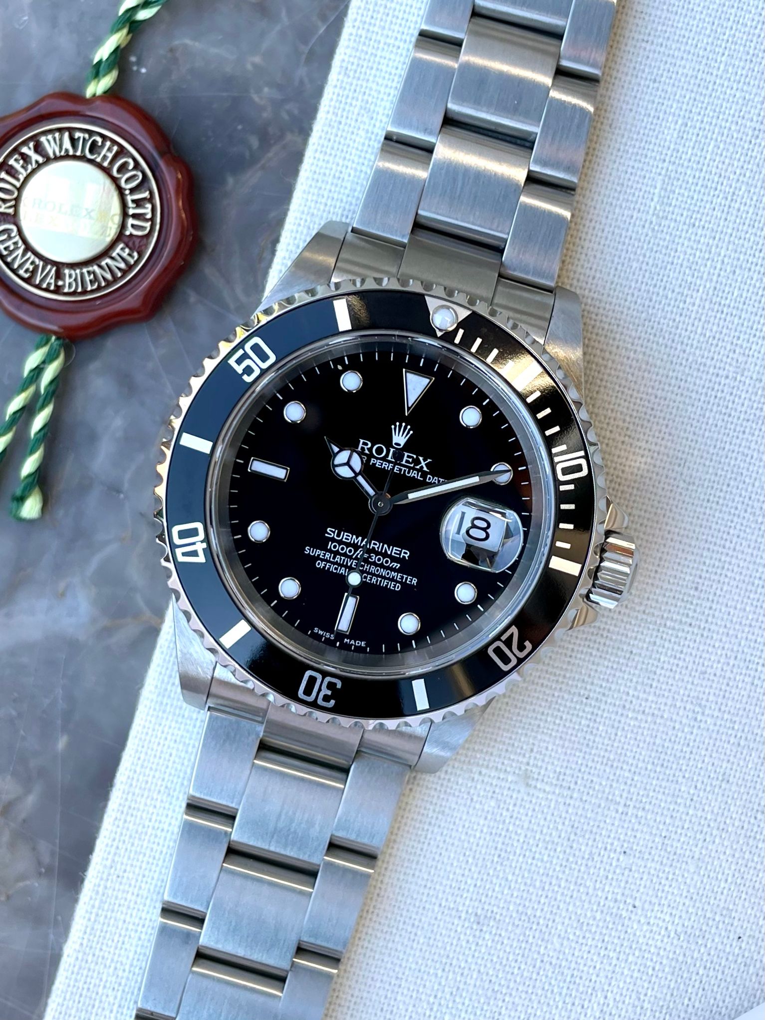 Rolex Submariner 16610 Black 1999 with original box and papers 2