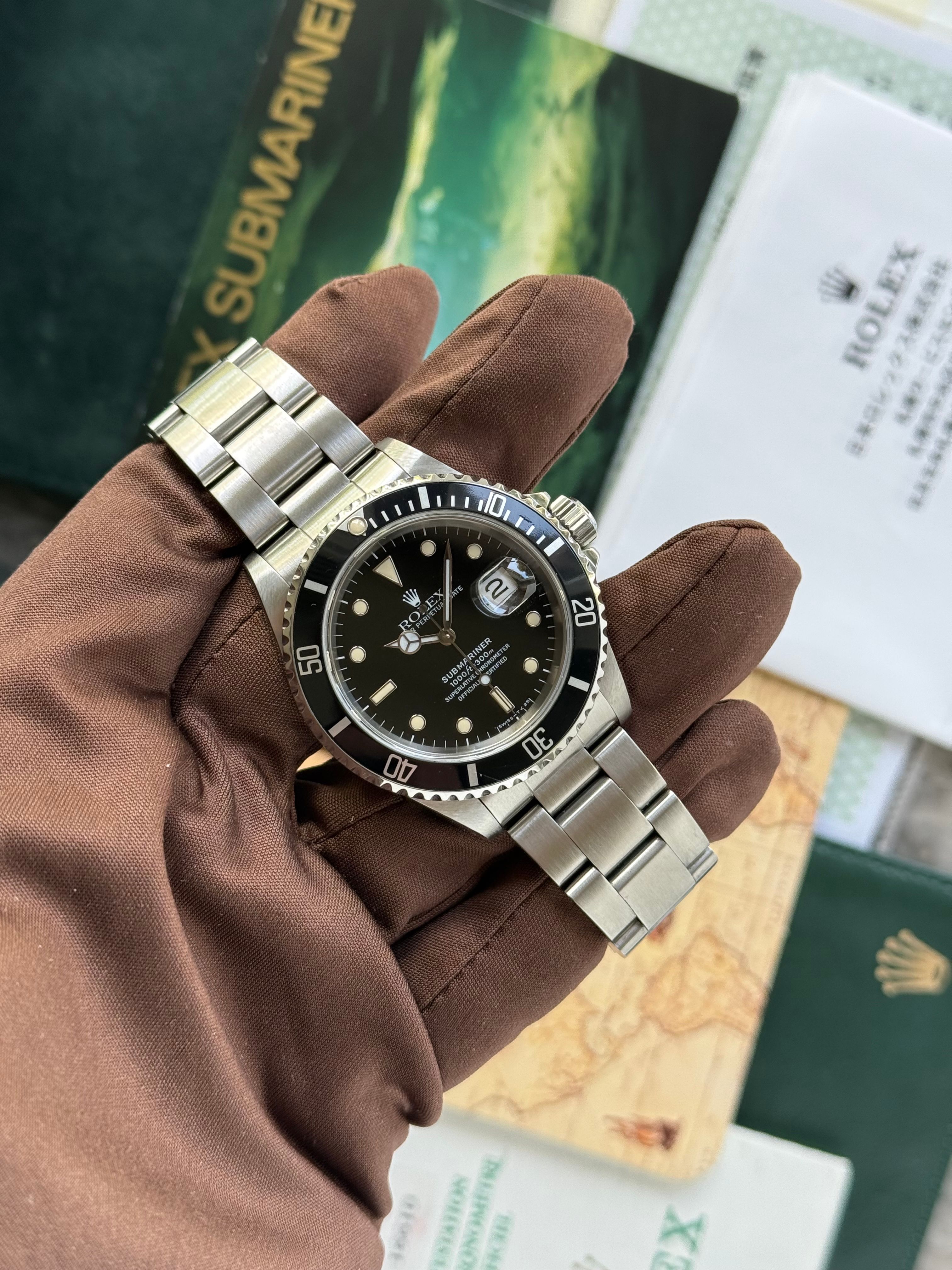 Rolex Submariner 16610 Black 1991 with original box and papers