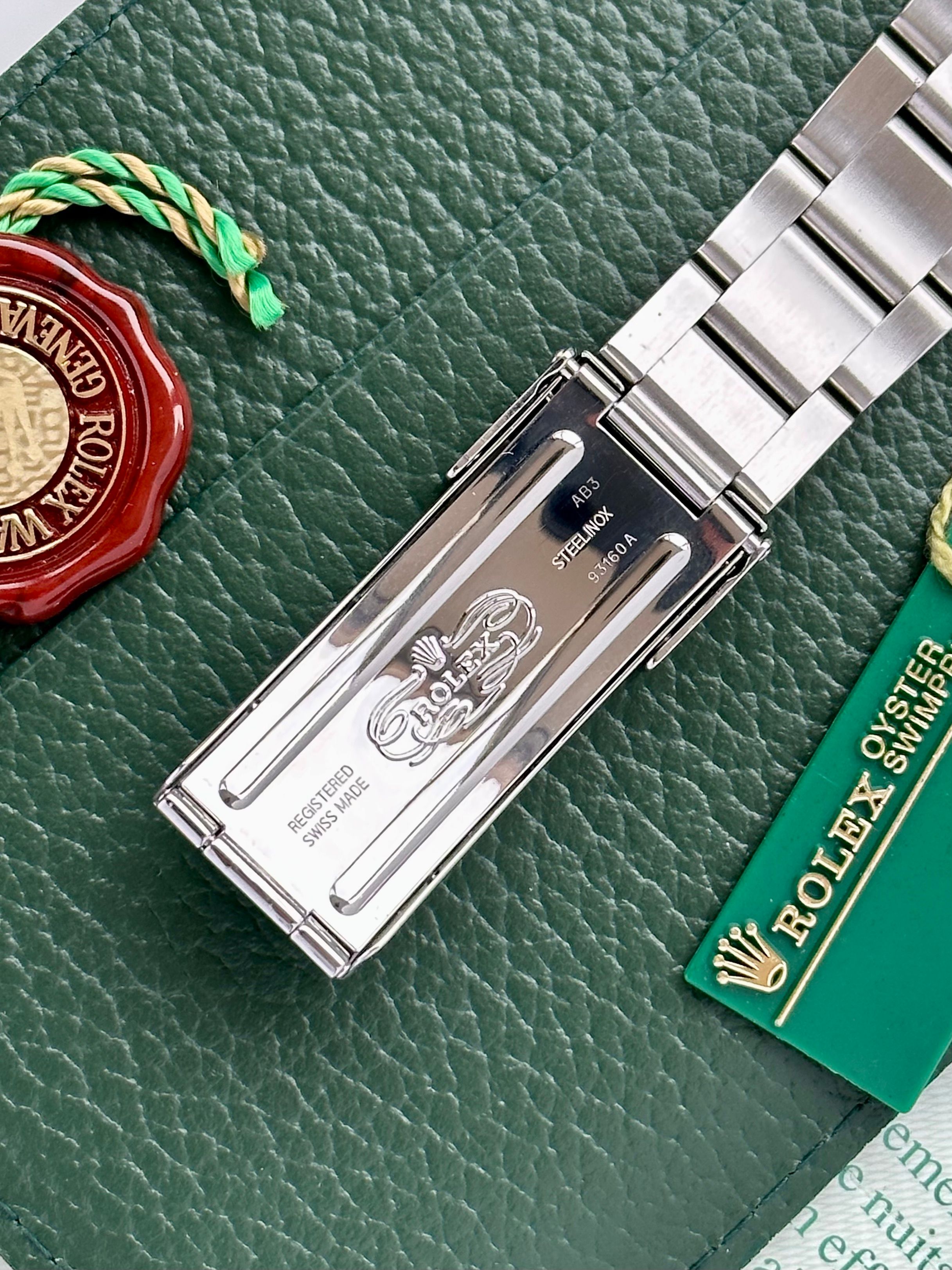 Rolex Sea-Dweller 16600 Black 2000 with original box and papers 2