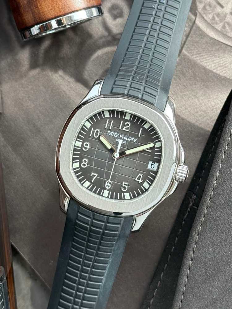 Featured image for Patek Philippe Aquanaut 5165 Grey 2007 with original box and papers