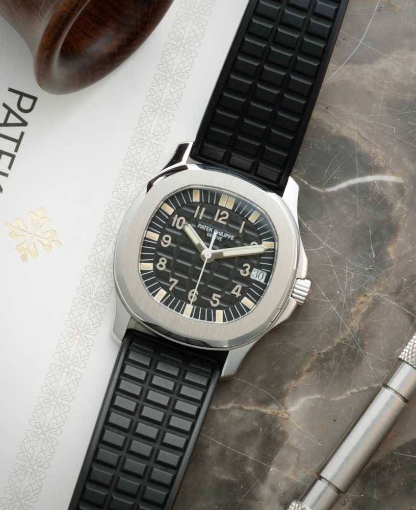Featured image for Patek Philippe Aquanaut "PATEK SERVICE" 5060 Black 1997 with original box and papers