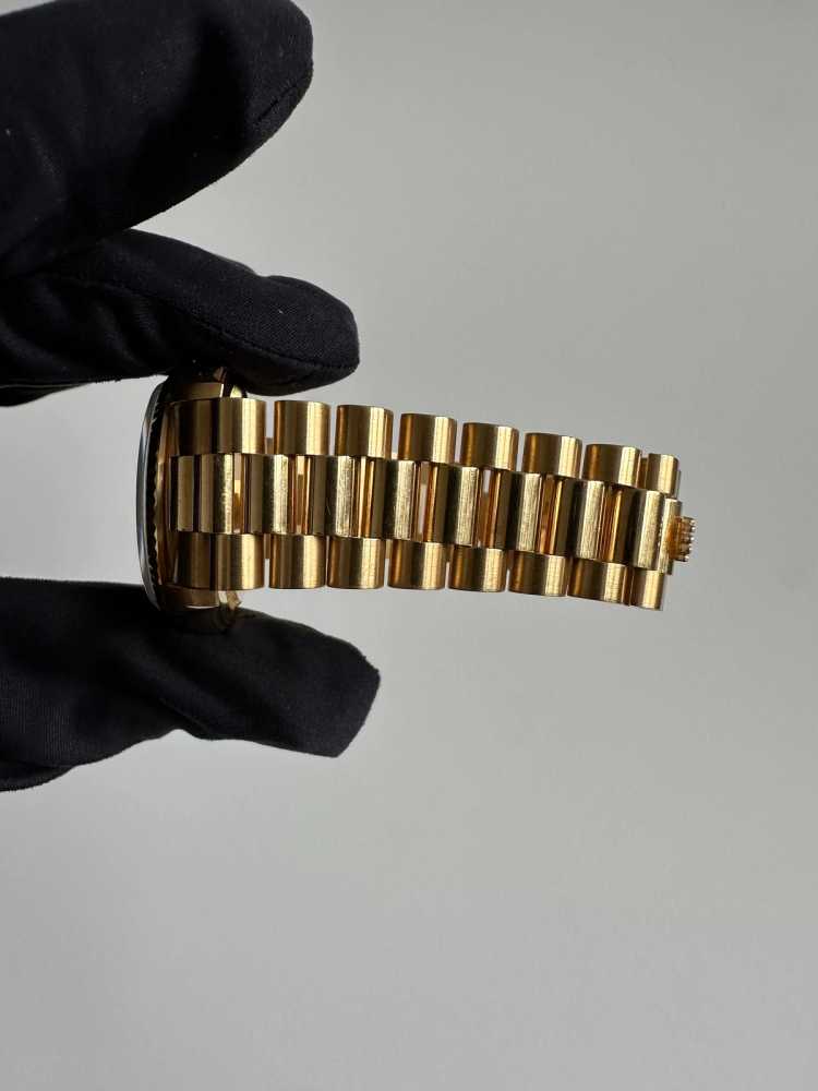 Image for Rolex Day-Date "Tapestry" 18238 Gold 1990 