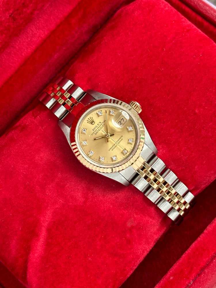 Wrist image for Rolex Lady-Datejust "Diamond" 69173G Gold 1989 with original box and papers 3