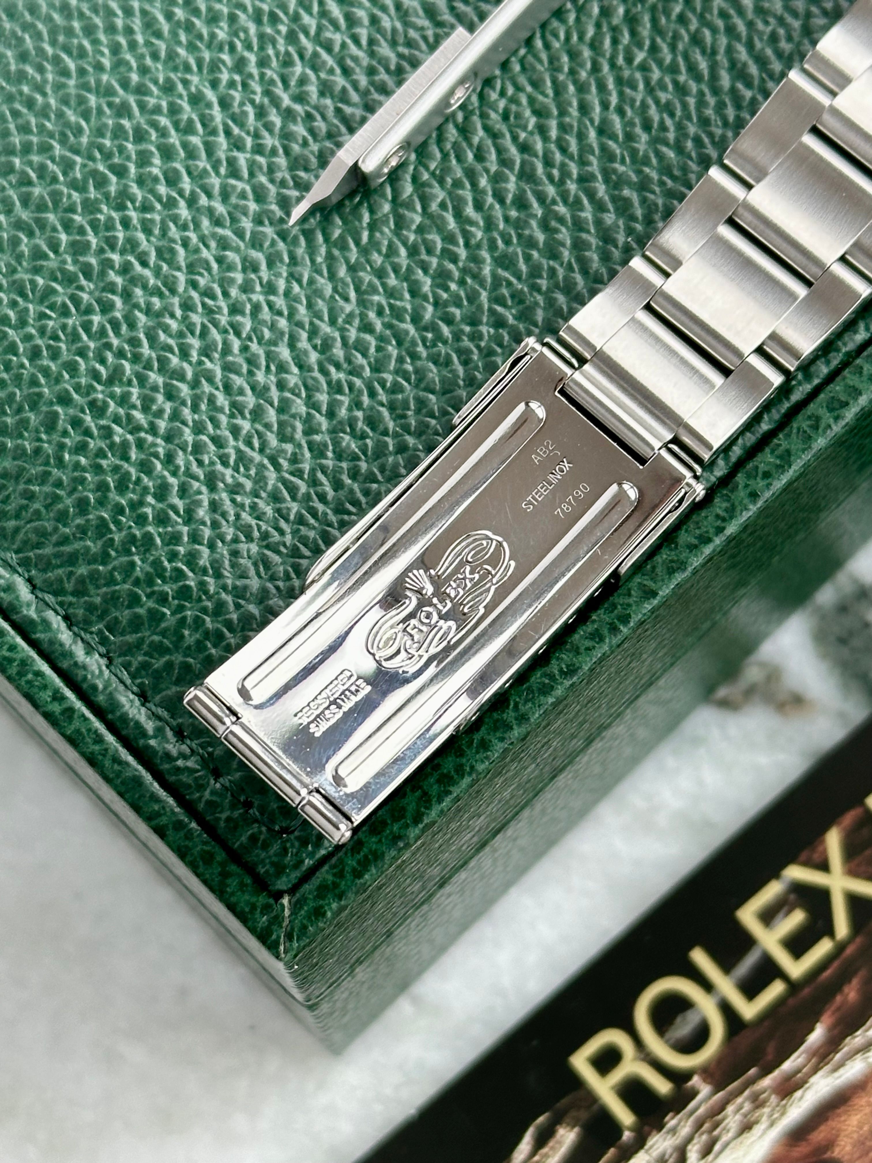 Rolex Explorer 1 14270 Black 1999 with original box and papers 3