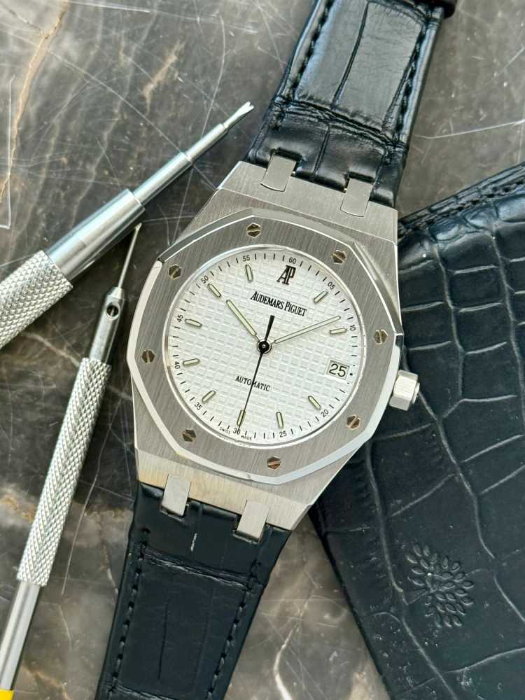 Featured image for Audemars Piguet Royal Oak 15189ST White 2005 with original box and papers