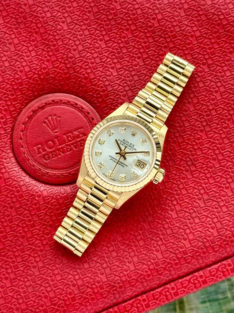 Wrist image for Rolex Lady-Datejust "Diamond" 69178G Silver 1993 with original box and papers