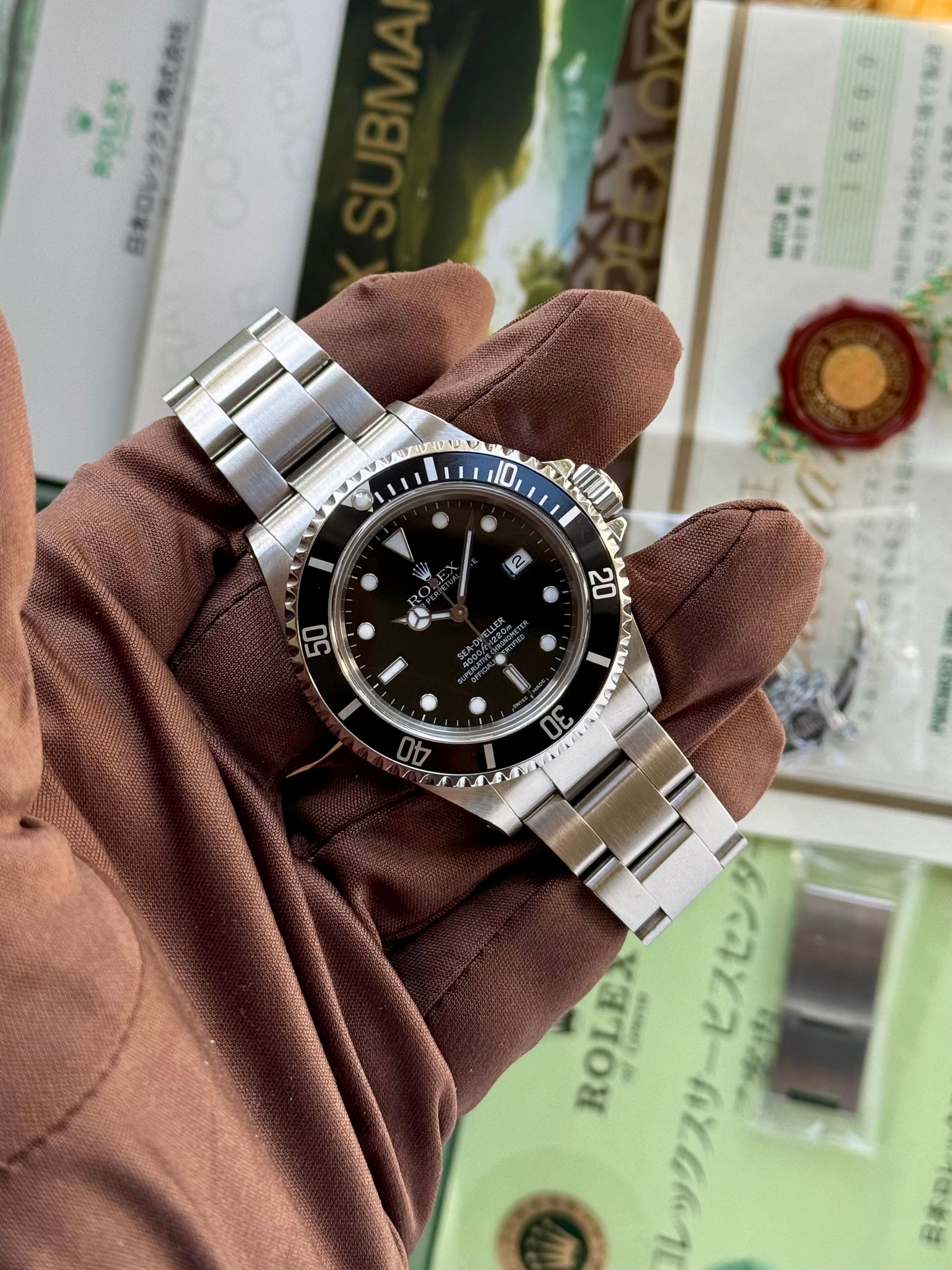 Rolex Sea-Dweller 16600 Black 1999 with original box and papers 3