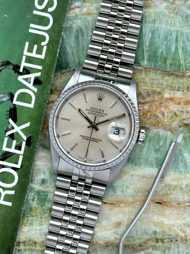 Featured image for Rolex Datejust 16220 Silver 1999 with original box and papers