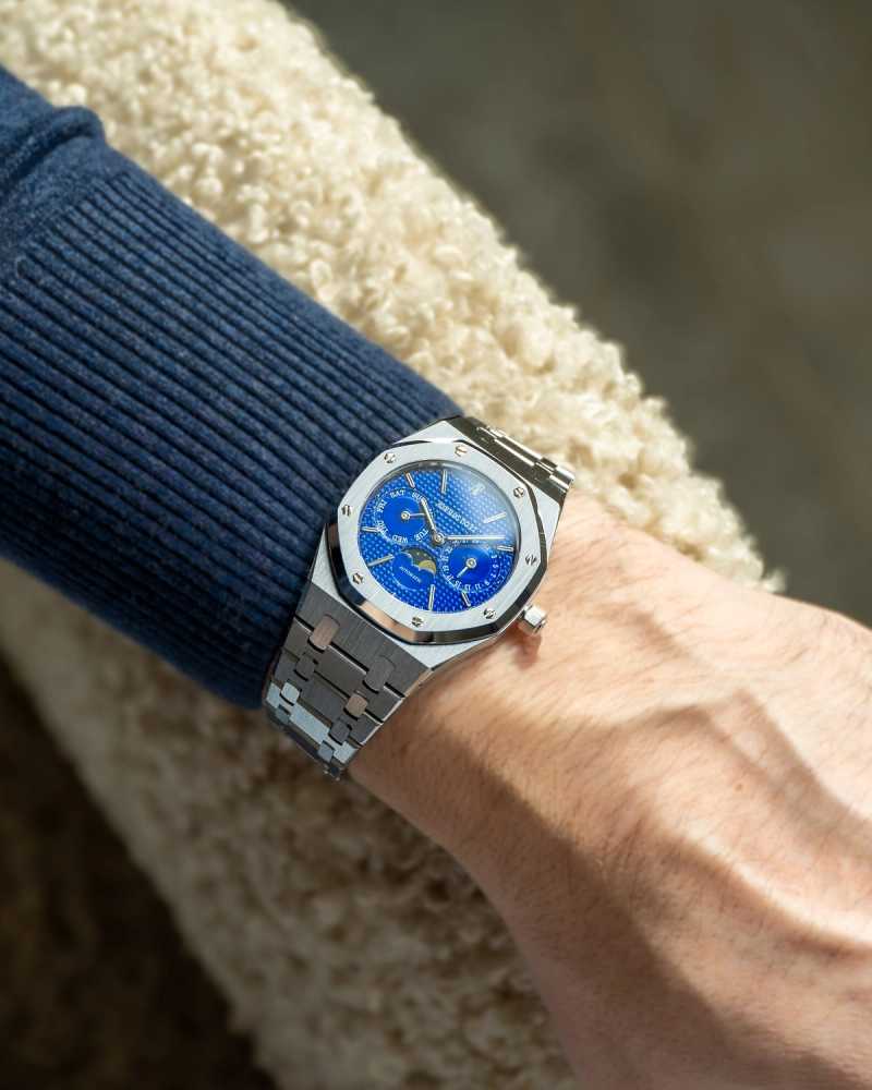 Wrist shot image for Audemars Piguet Royal Oak 25594ST "Yves Klein" Grey 2003 with original box and papers