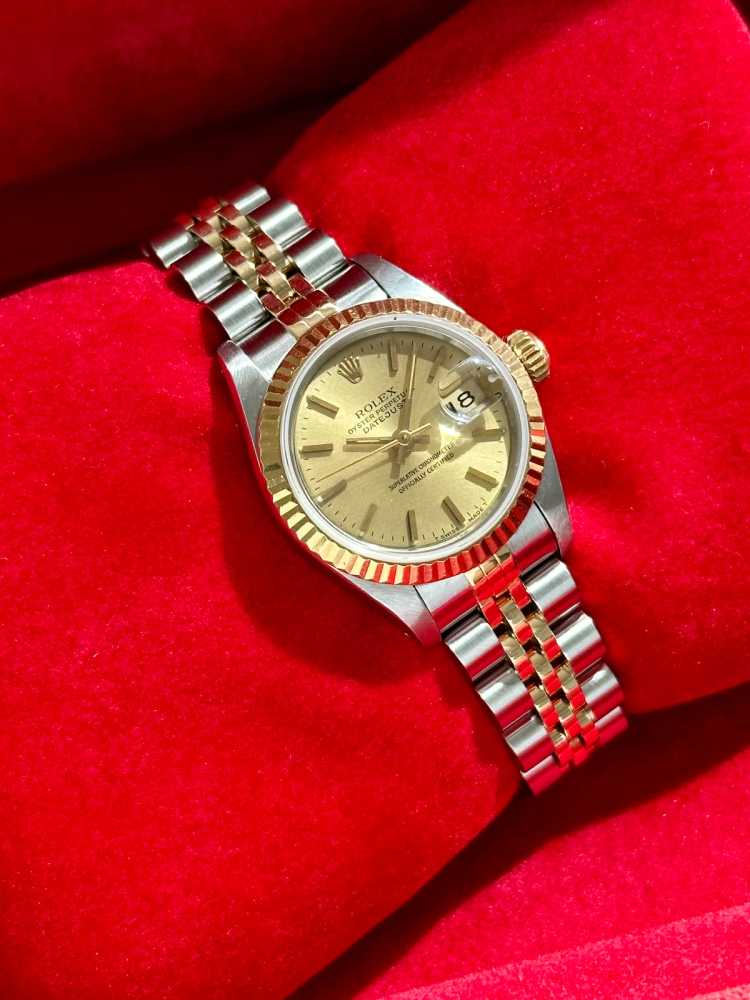 Wrist shot image for Rolex Lady-Datejust 69173 Gold 1993 with original box and papers 2