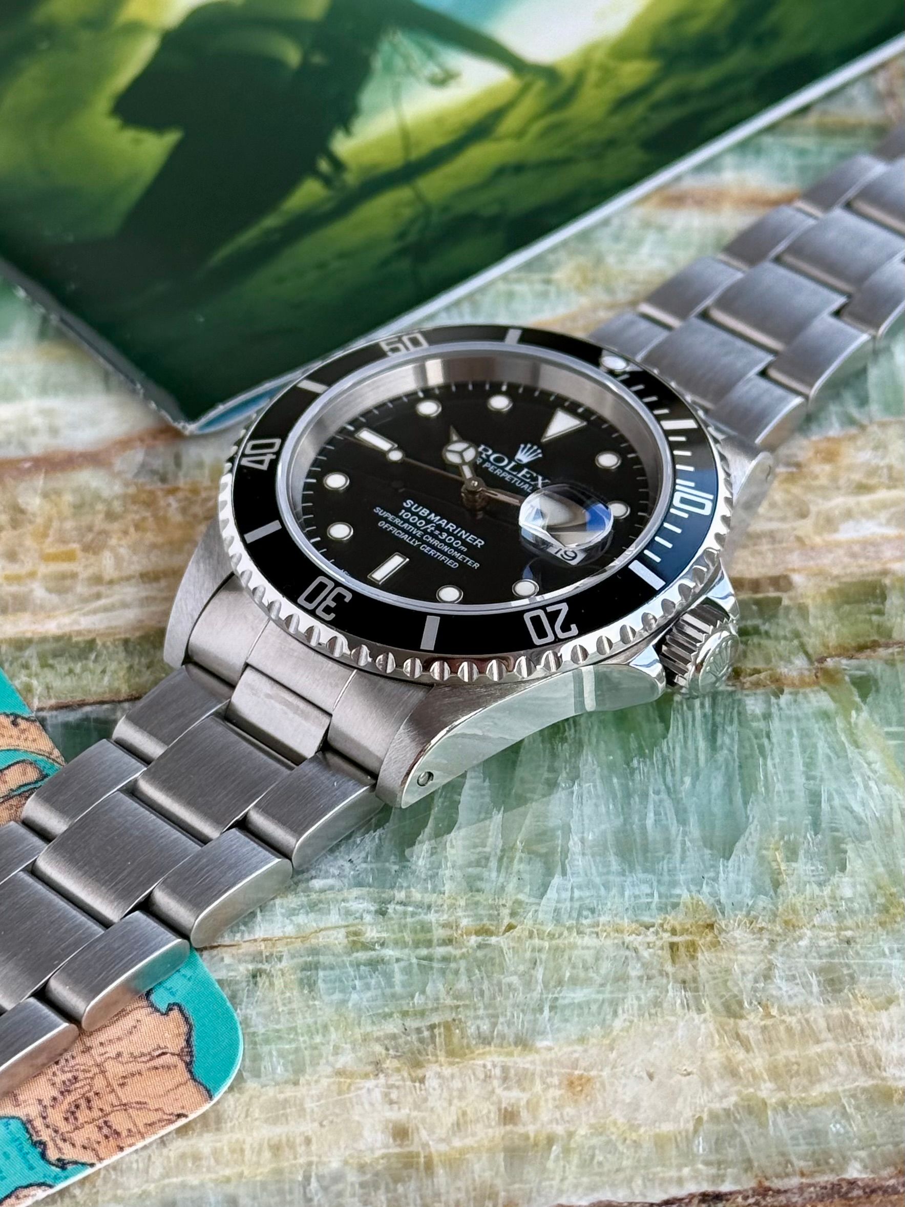 Rolex Submariner 16610 Black 1995 with original box and papers