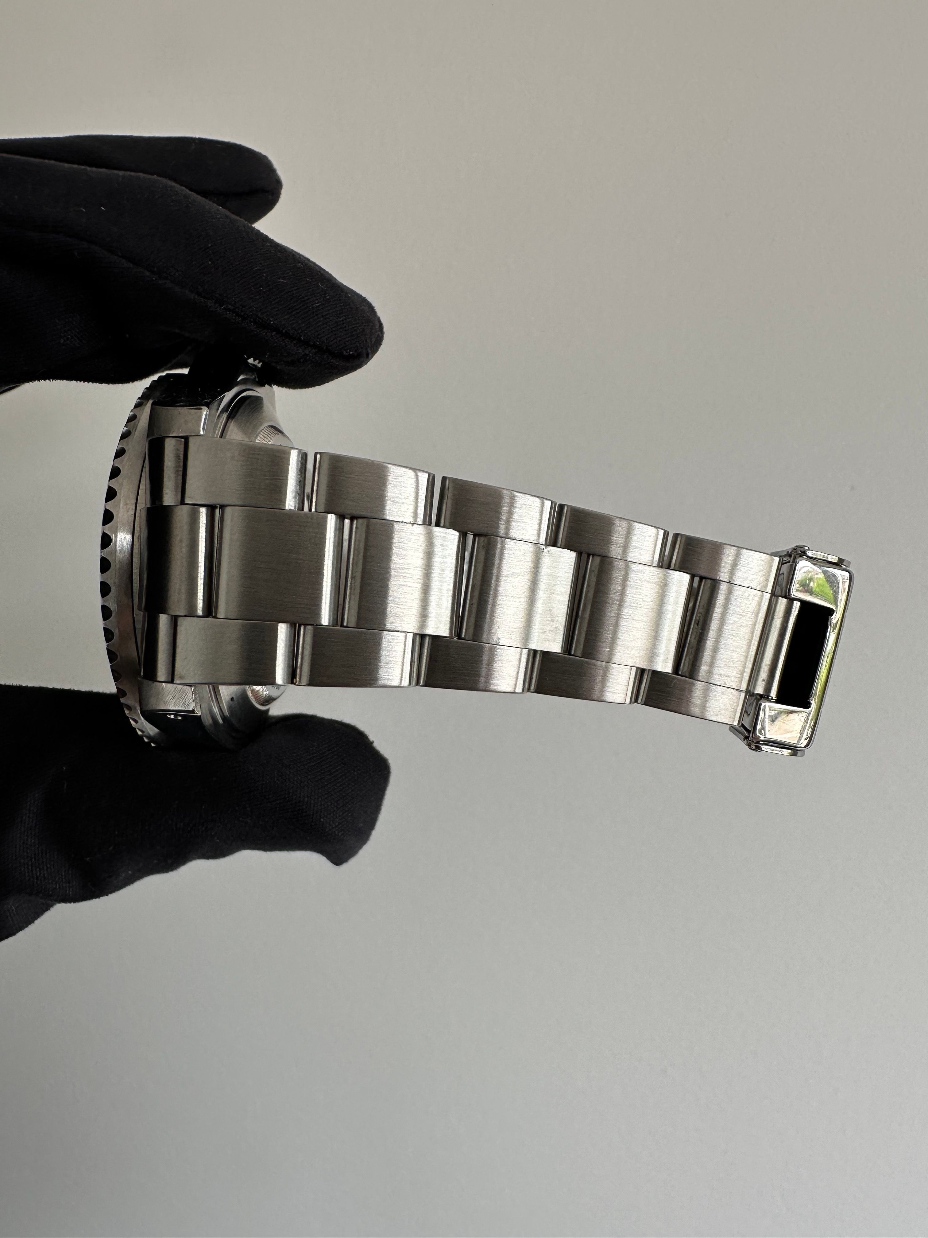 Rolex Sea-Dweller 16600 Black 2000 with original box and papers 2