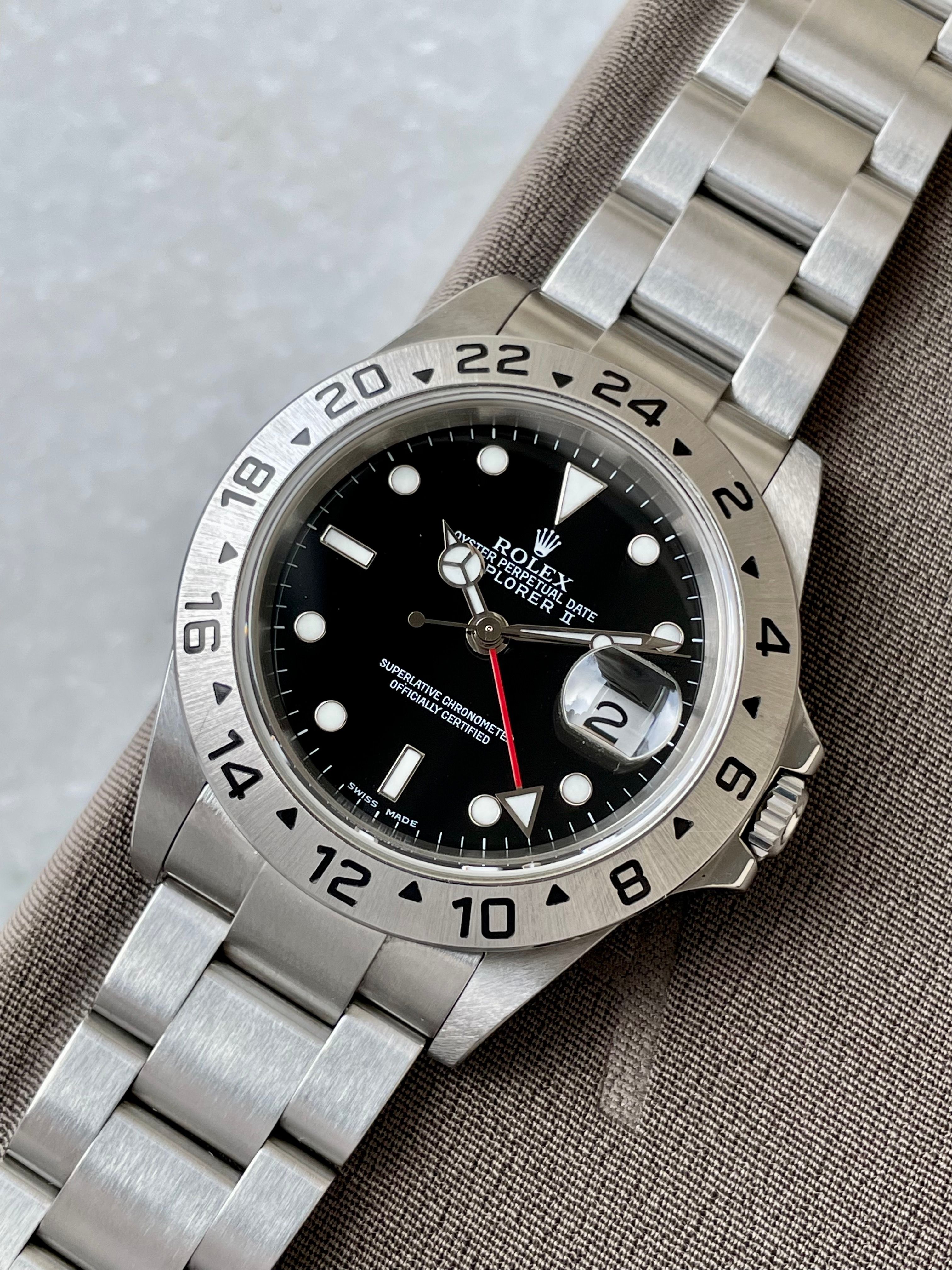 碩 Rolex Explorer II 16570T Black 2004 with original box and papers
