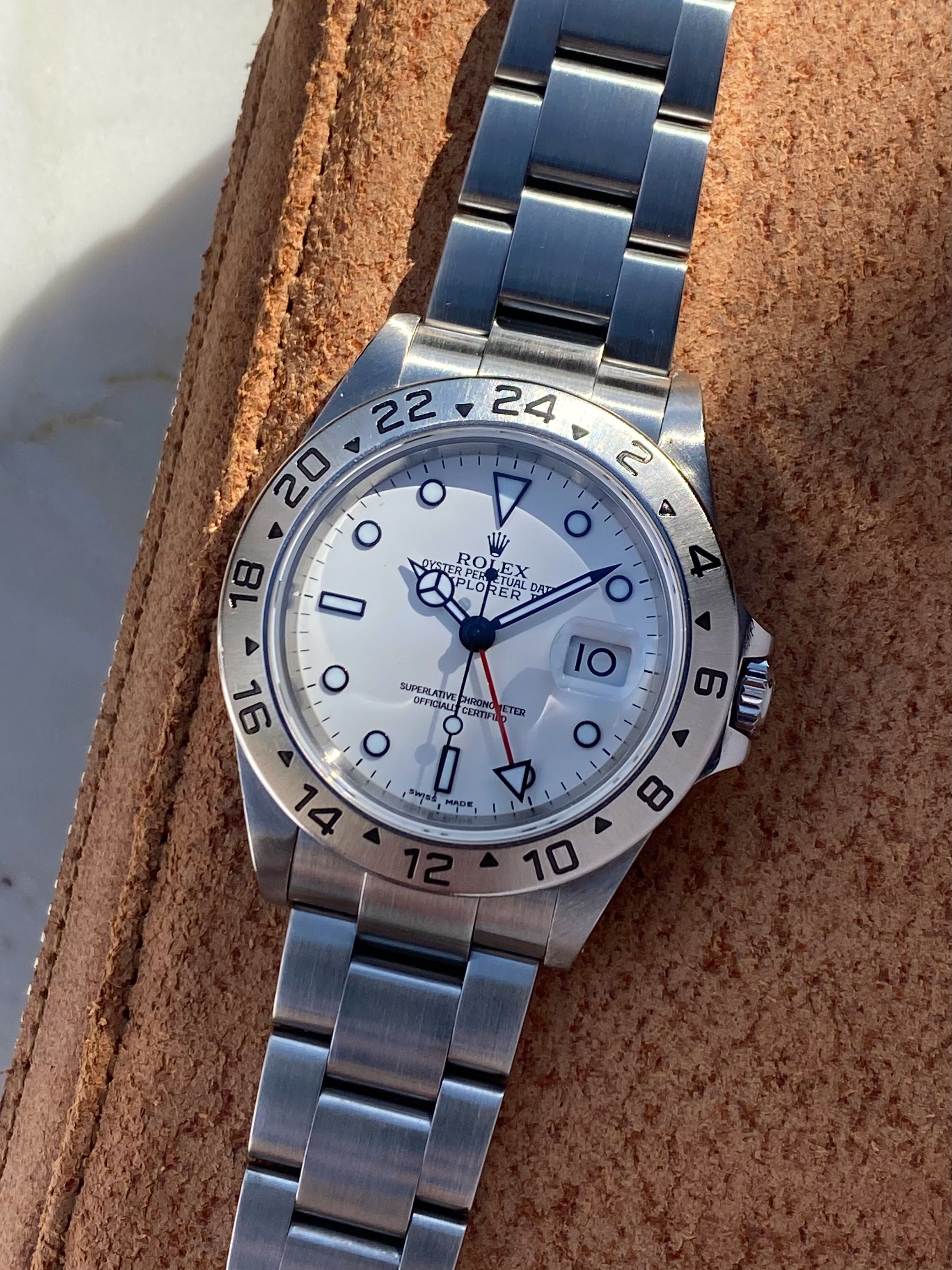 Rolex Explorer II 16570 White 2002 with original box and papers y586