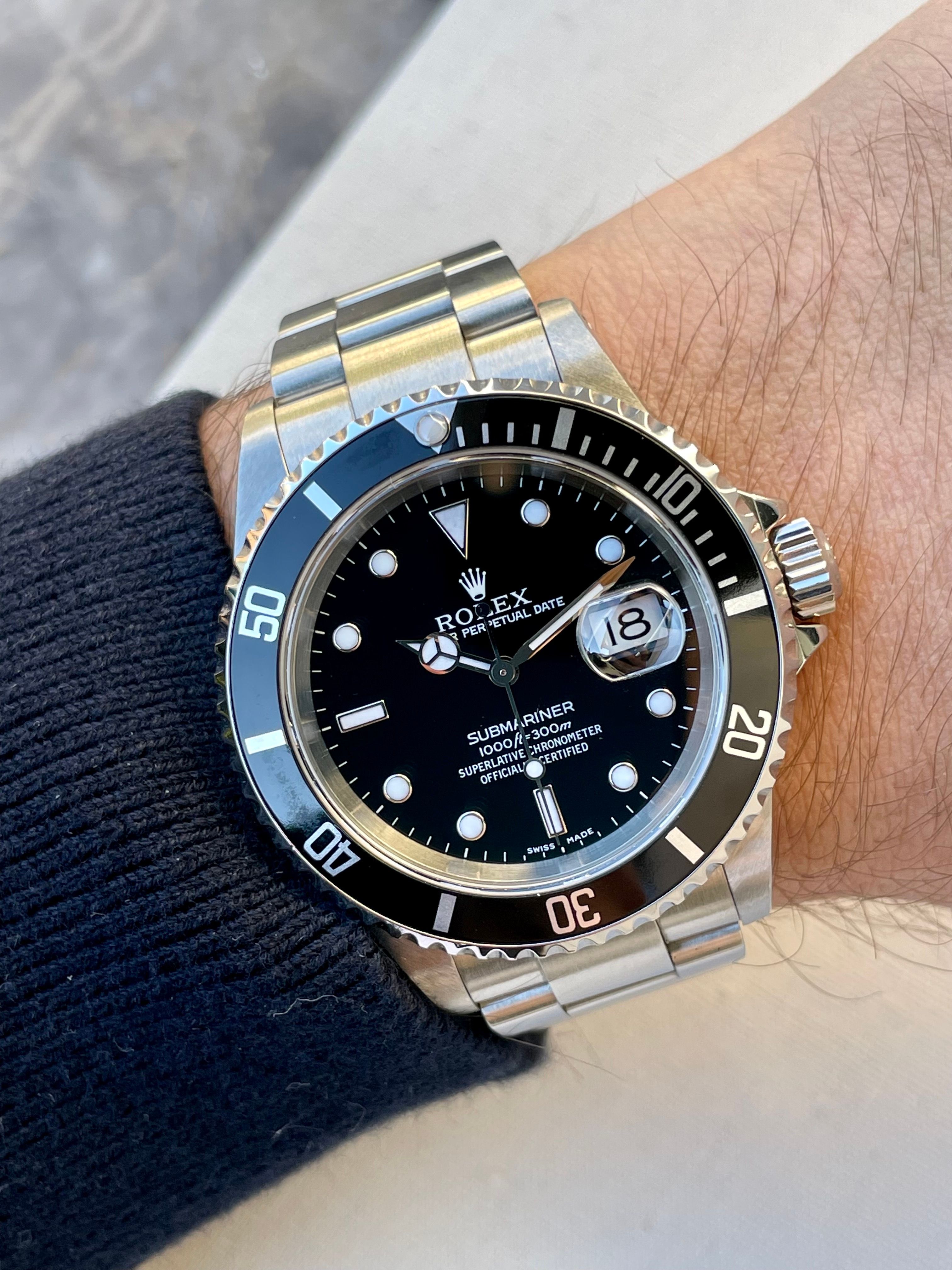 Rolex Submariner 16610 Black 1999 with original box and papers 2