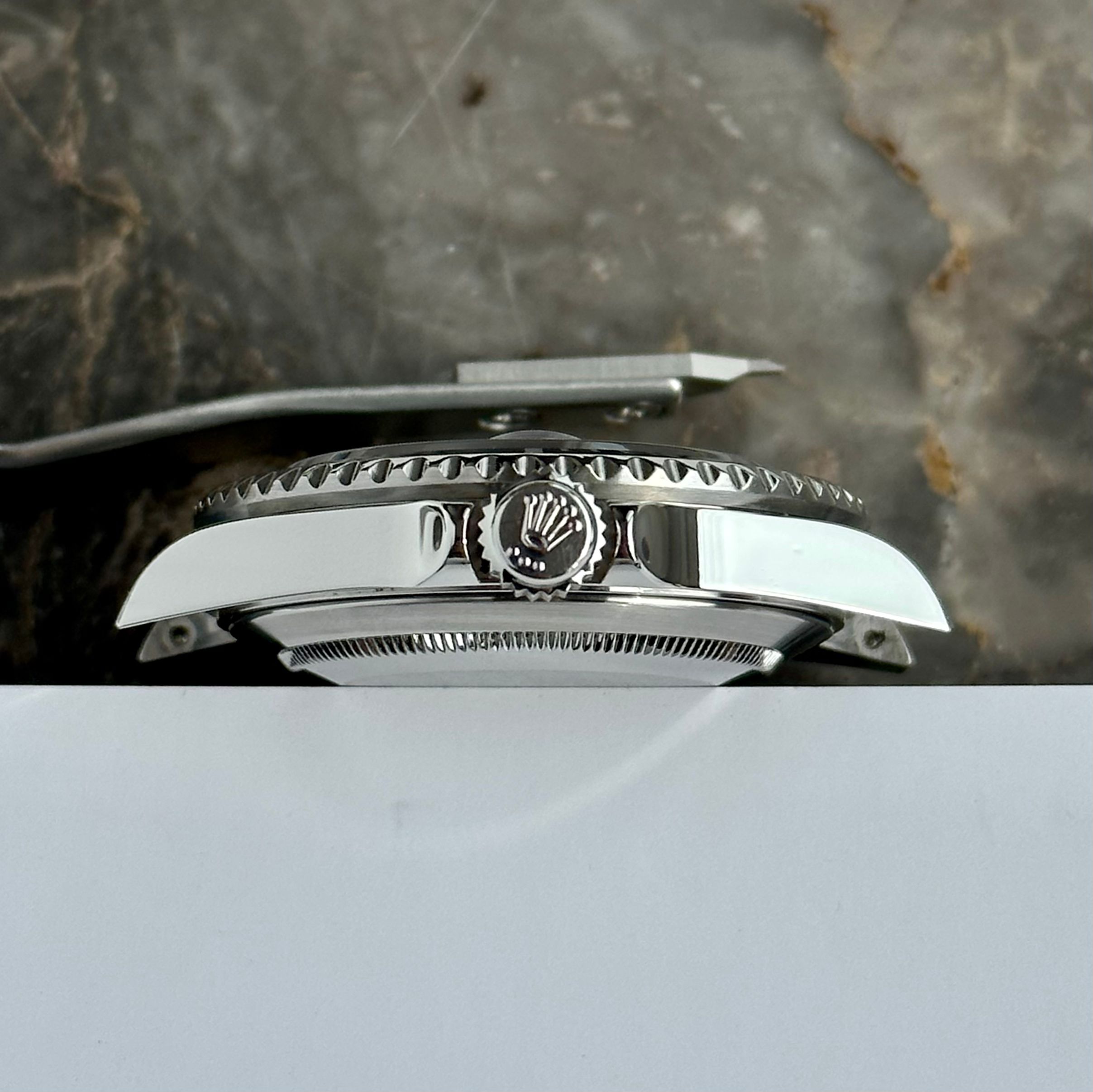 Rolex submariner side online view