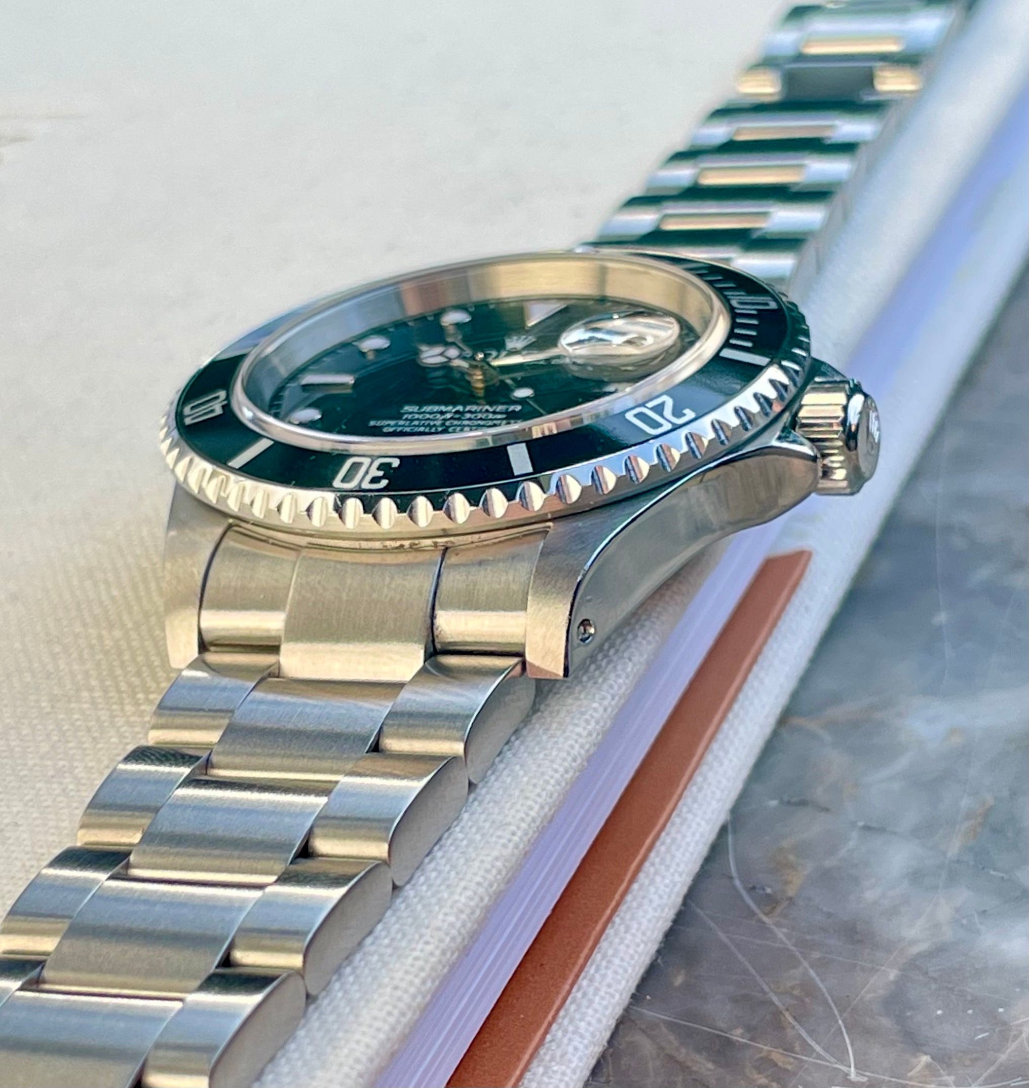 Rolex Submariner 16610 Black 1999 with original box and papers 2
