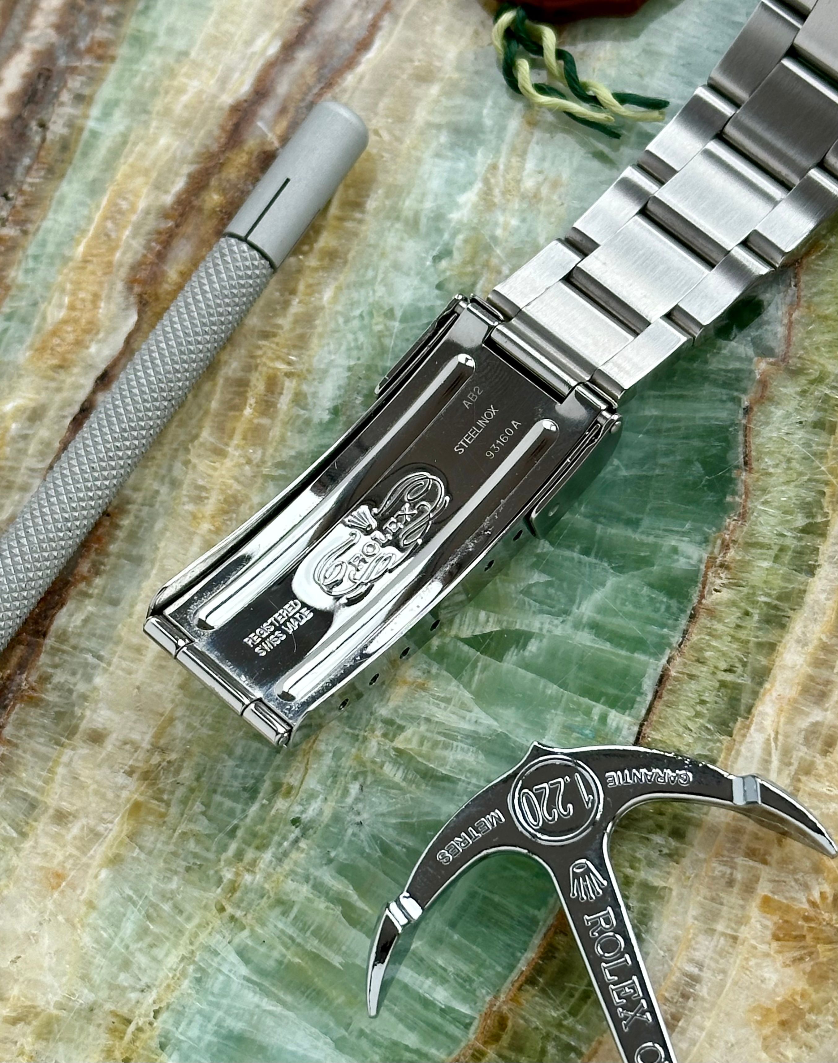 Rolex Sea-Dweller 16600 Black 1996 with original box and papers