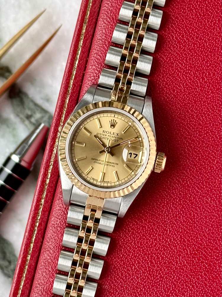 Current image for Rolex Lady-Datejust 69173 Gold 1993 with original box and papers