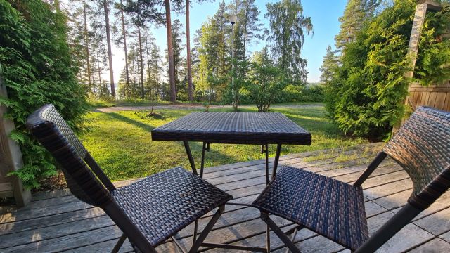 Edificio principal de Kiljava Resort rodeado de bosque finlandés