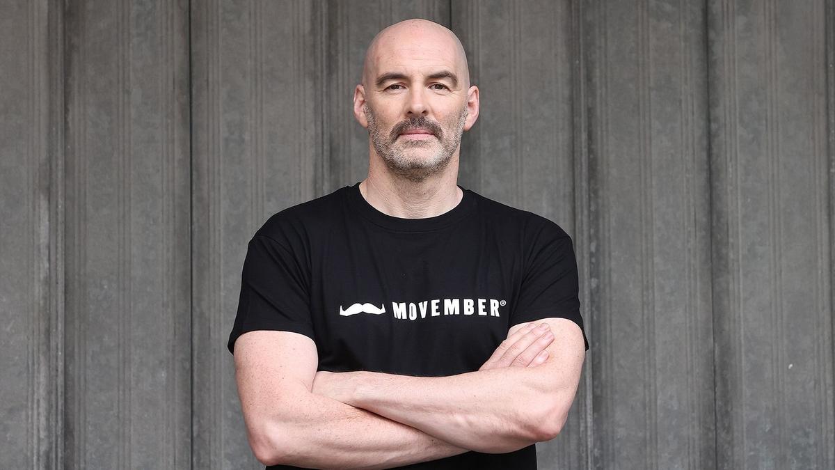 Richie posed in a Mo branded t-shirt