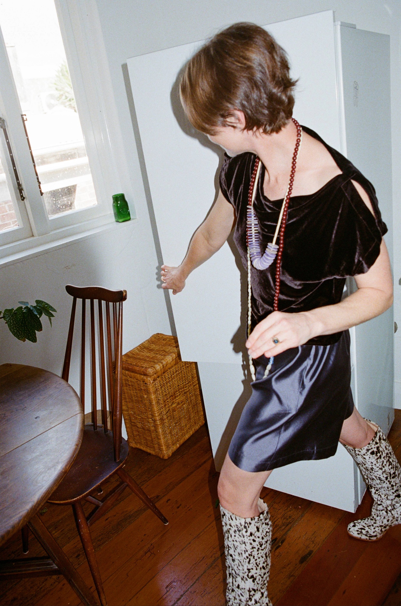 Velvet Rita top and silk Delphine shorts worn by Anyonegirl in the kitchen