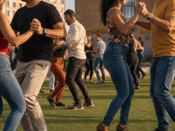 Sommar på Medis: Salsa med liveband El Ciclón del Son
