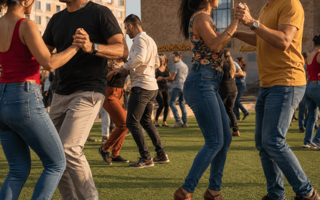 Summer at Medis: Salsa with live band El Ciclón del Son