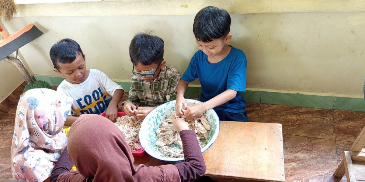 TERHUBUNG DENGAN MASYARAKAT DENGAN SEDEKAH JUMUAH