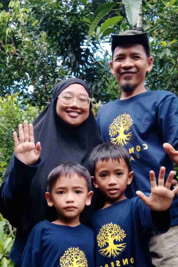 Fery Ghozali dan Desi Mayasari