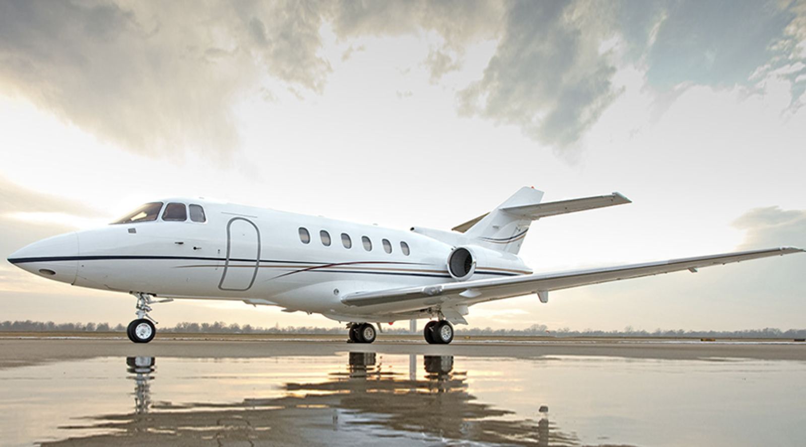 Hawker 800XP, a mid-size jet private jet available for charter with ORRAIA