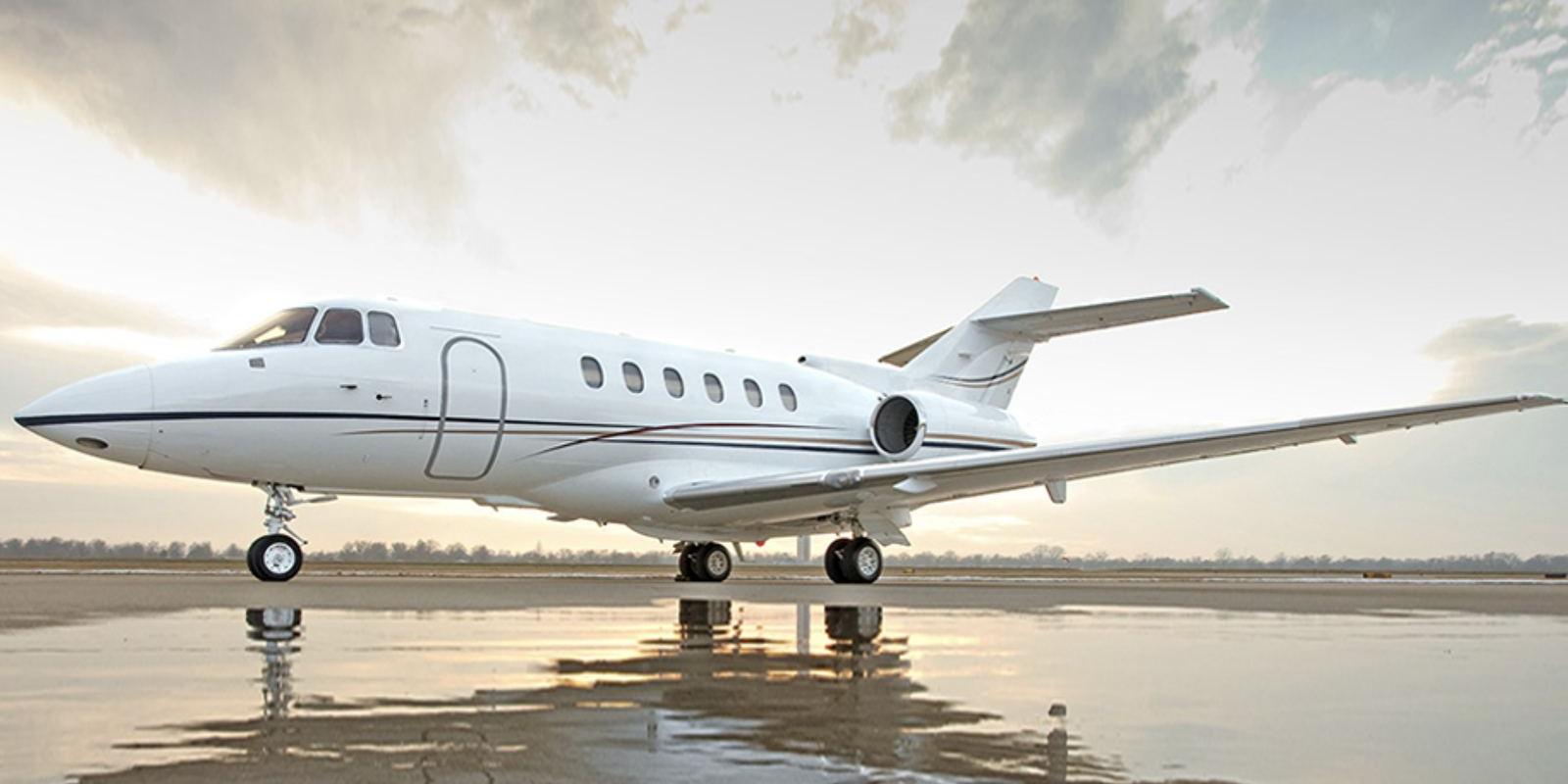 Hawker 800XP, a mid-size jet private jet available for charter with ORRAIA